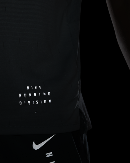 Nike-Rise-365-Run-Division-light-pumice-6-p
