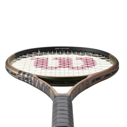 Wilson-Blade-104-V8.0-ligger